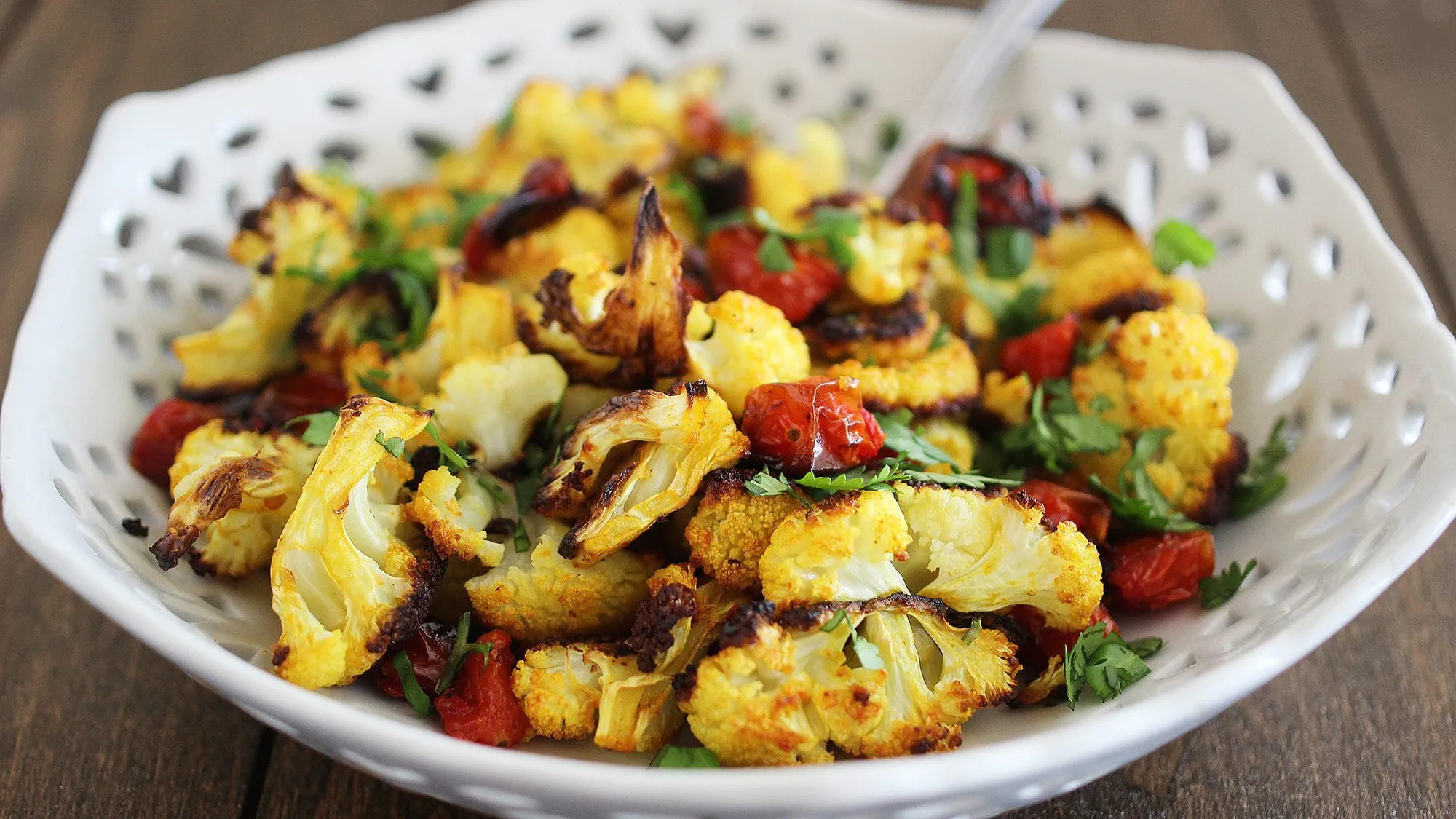 TURMERIC ROASTED CAULIFLOWER RECIPE WITH TOMATOES